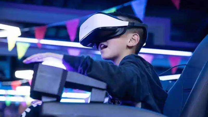 VR头显佩戴舒适度调整技巧：从压迫感到久戴不累的实用方法